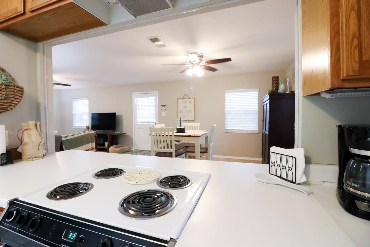 Sunny Daze Walk To Beach 2 Decks Pet Friendly Has A Mini Bar Galveston Exterior foto